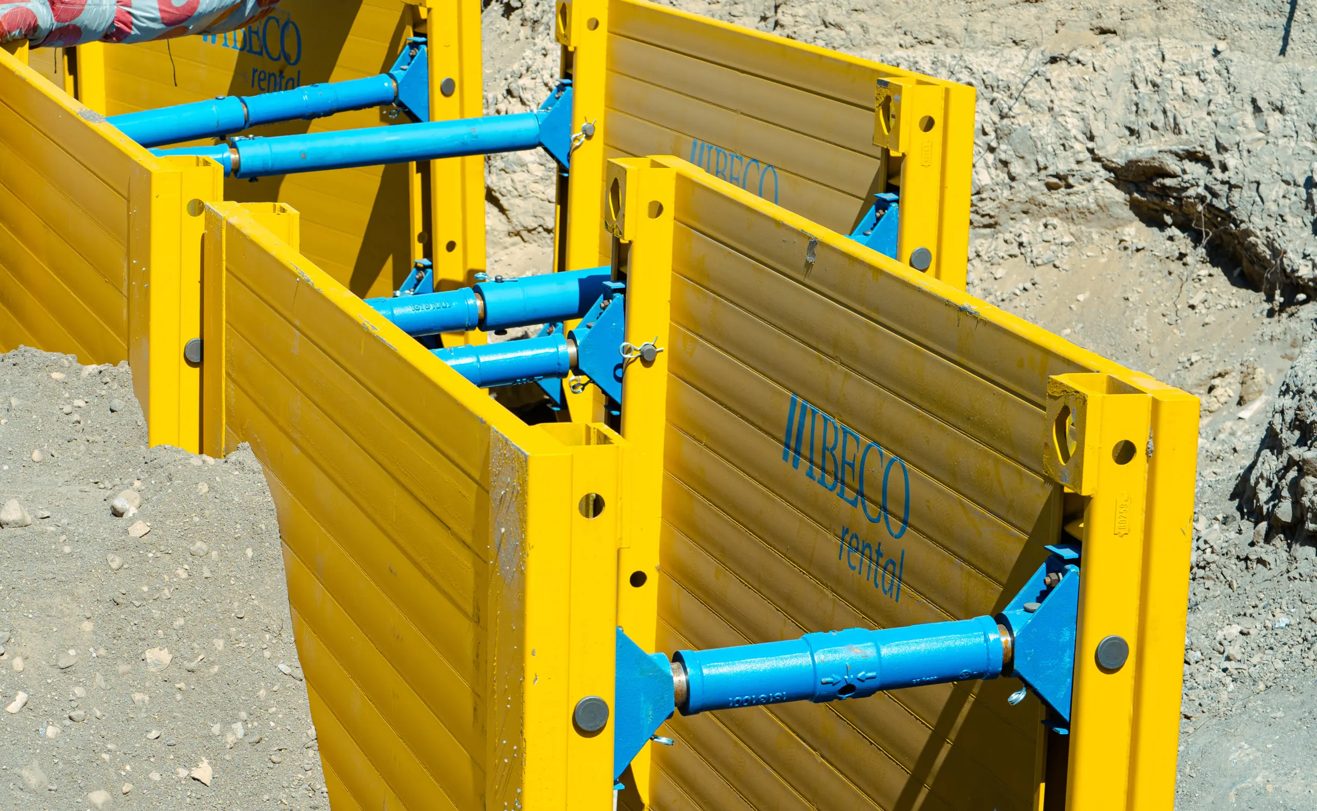 Spontkassetter med hydraulstämp i ett schakt — utrustning från IBECO Rental